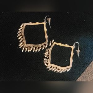 Kendra scott Lacy Drop earnings!